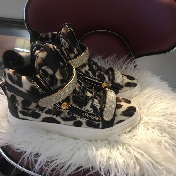 Designer sneaker - Picture 2 of 5